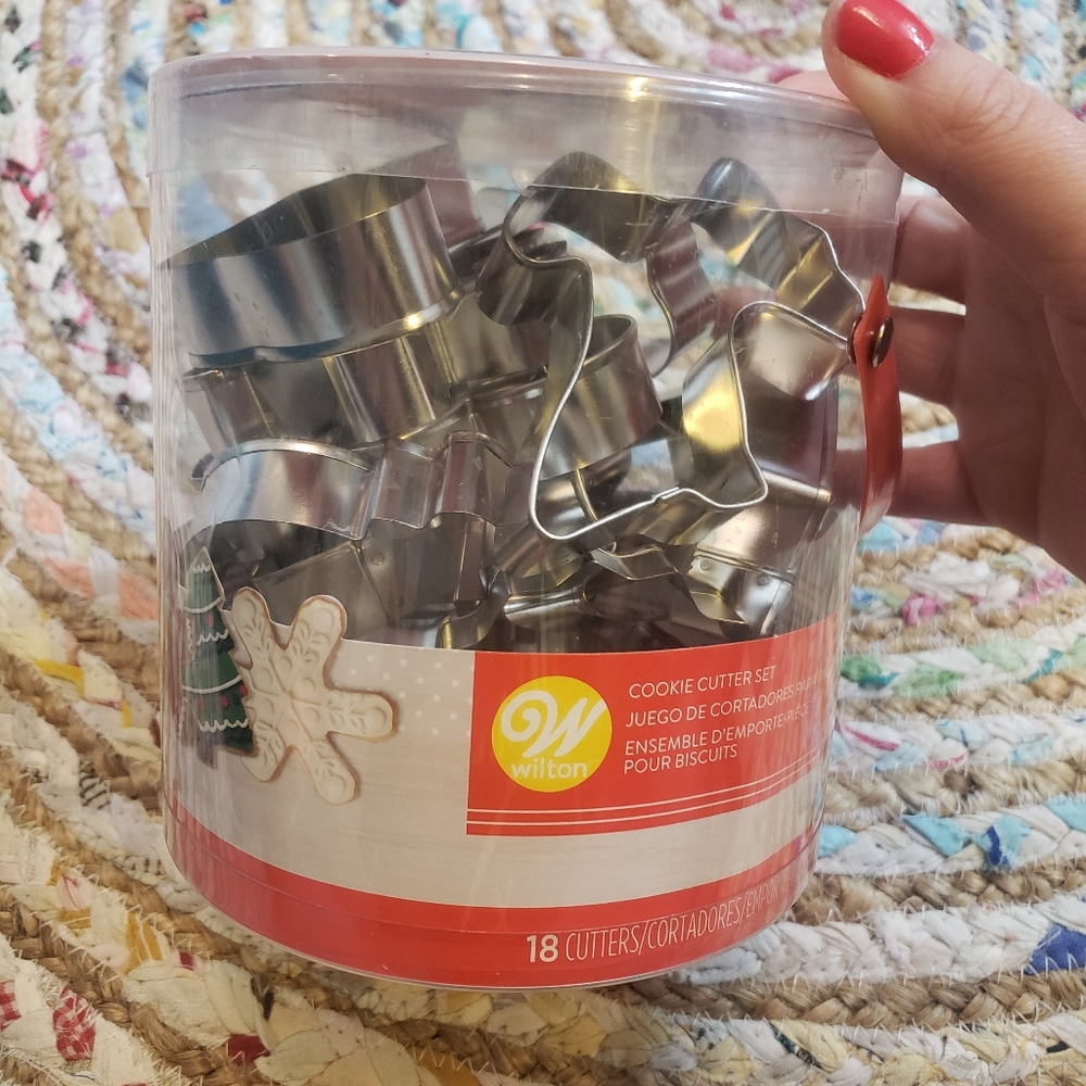 🌼5 for $25🌼 16 piece holiday cookie cutters